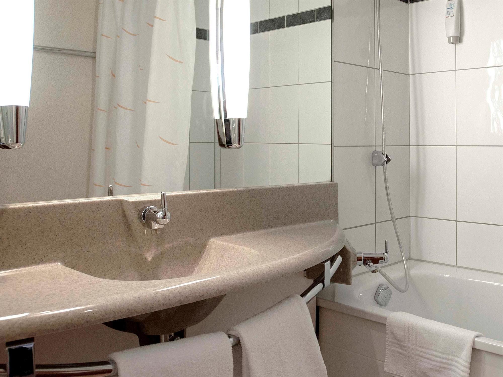Ibis 3 Lacs Neuchatel Thielle Eksteriør bilde